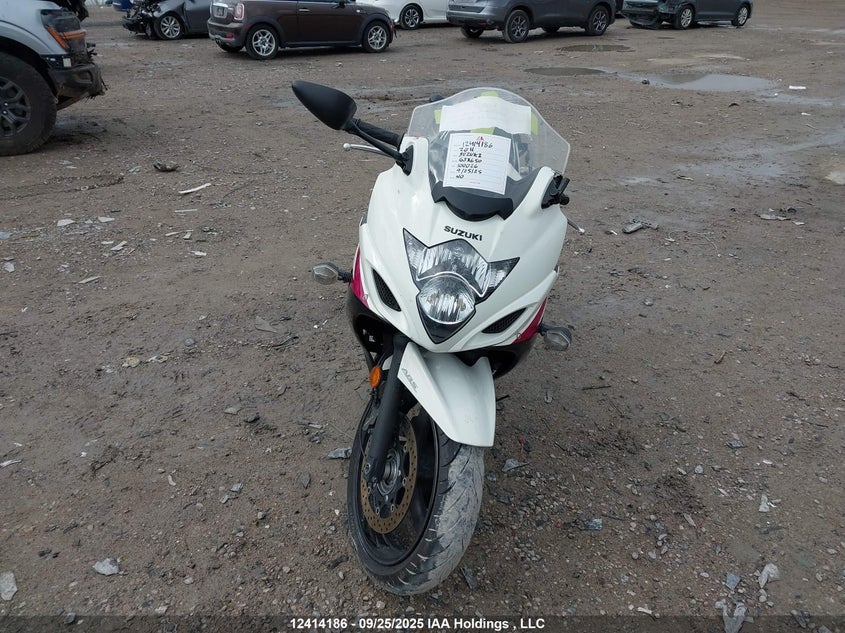 JS1GP74B1B2100026 2011 SUZUKI GSX photo no. 5