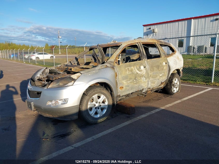 1GNLREED3AJ224412 2010 CHEVROLET TRAVERSE photo no. 2