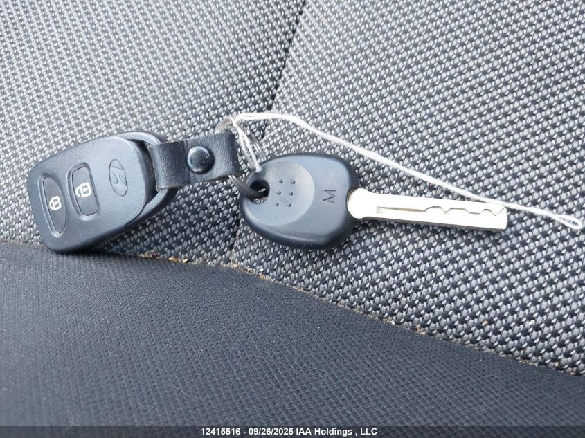 2013 Hyundai Accent Gl VIN: KMHCT5AE3DU060683 Lot: 12415516