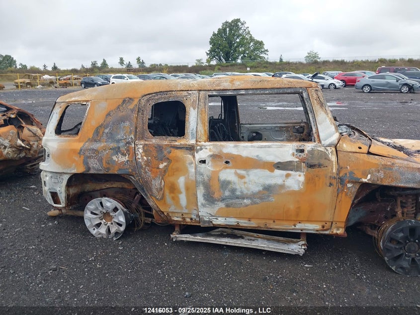 JTEBU11F170006952 2007 TOYOTA FJ CRUISER photo no. 12