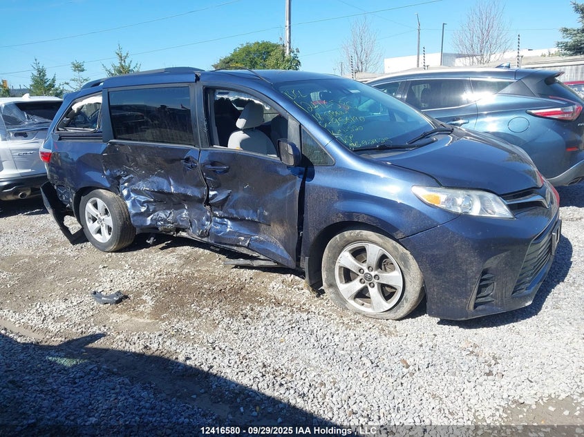 5TDKZ3DC5JS956190 2018 TOYOTA SIENNA photo no. 13