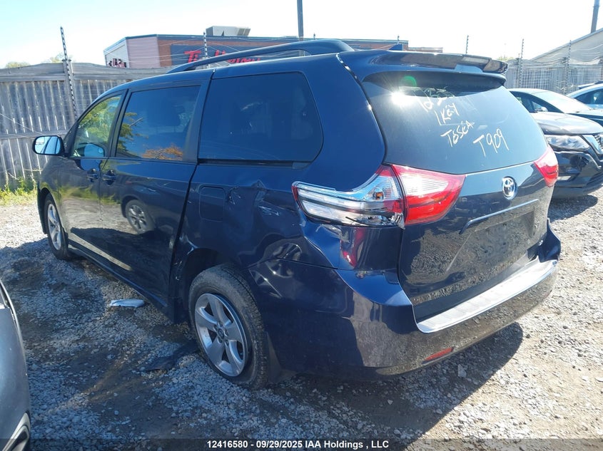 5TDKZ3DC5JS956190 2018 TOYOTA SIENNA photo no. 3