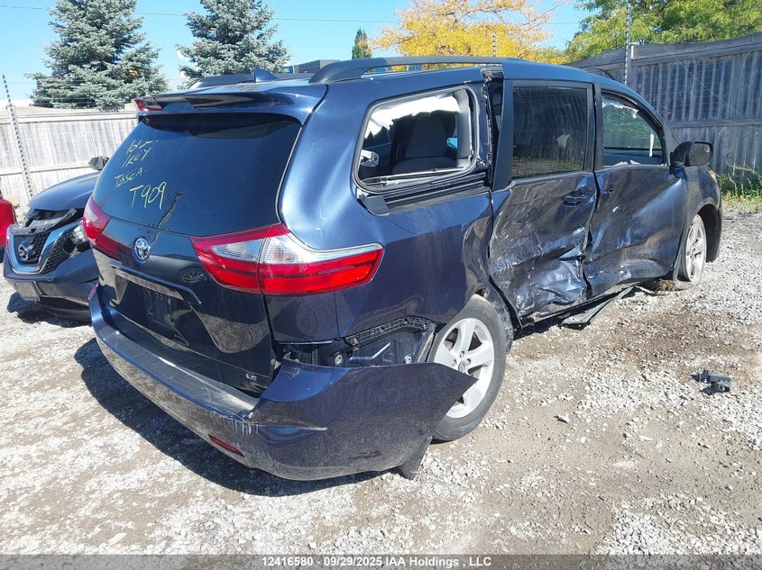5TDKZ3DC5JS956190 2018 TOYOTA SIENNA photo no. 4