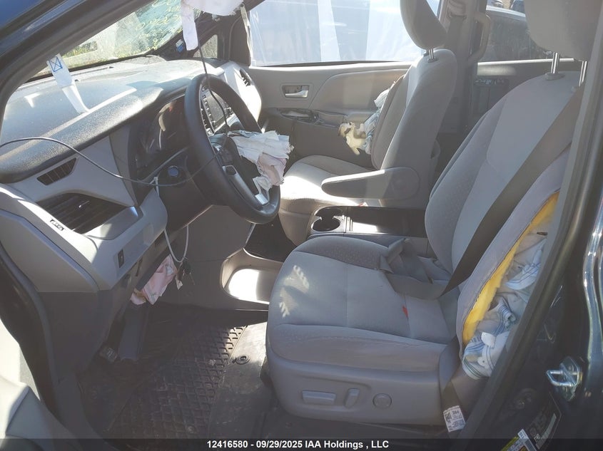 5TDKZ3DC5JS956190 2018 TOYOTA SIENNA photo no. 5