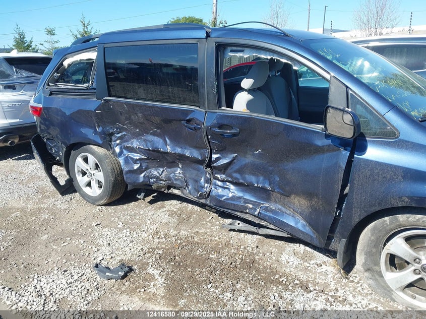 5TDKZ3DC5JS956190 2018 TOYOTA SIENNA photo no. 6