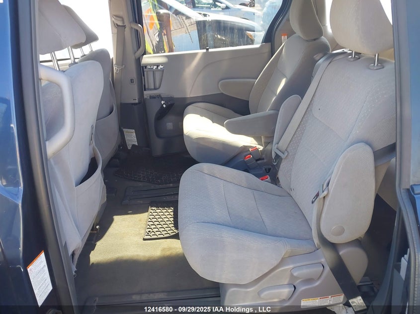 5TDKZ3DC5JS956190 2018 TOYOTA SIENNA photo no. 8