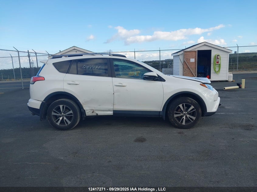 2T3RFREV3JW848840 2018 TOYOTA RAV 4 photo no. 14
