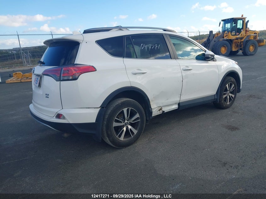2T3RFREV3JW848840 2018 TOYOTA RAV 4 photo no. 4