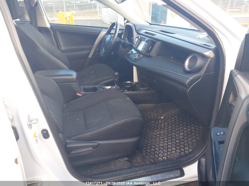 2T3RFREV3JW848840 2018 TOYOTA RAV 4 photo no. 5