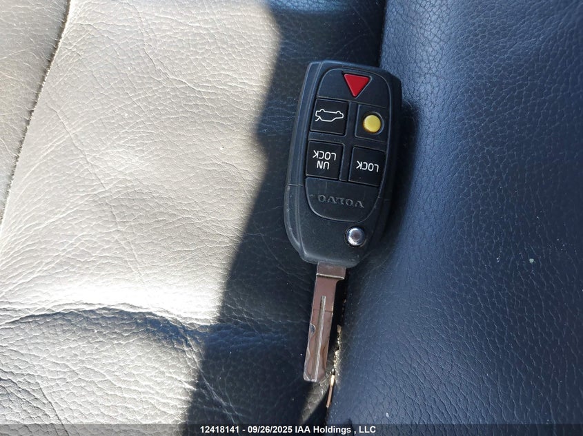 2004 Volvo V70 Fwd VIN: YV1SW59VX42359847 Lot: 12418141