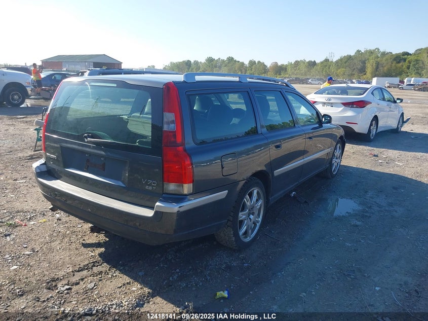 YV1SW59VX42359847 2004 VOLVO V70 photo no. 4