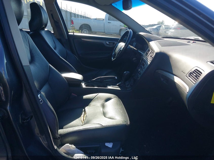 YV1SW59VX42359847 2004 VOLVO V70 photo no. 5