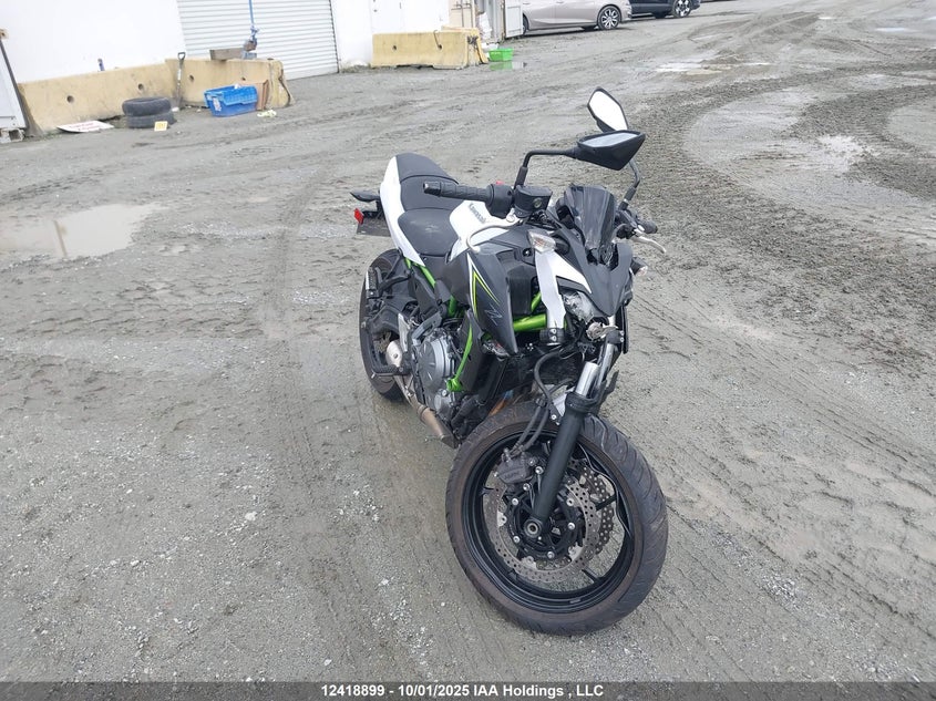 JKAEREH17HDA00102 2017 Kawasaki Er650 H auction photo 1