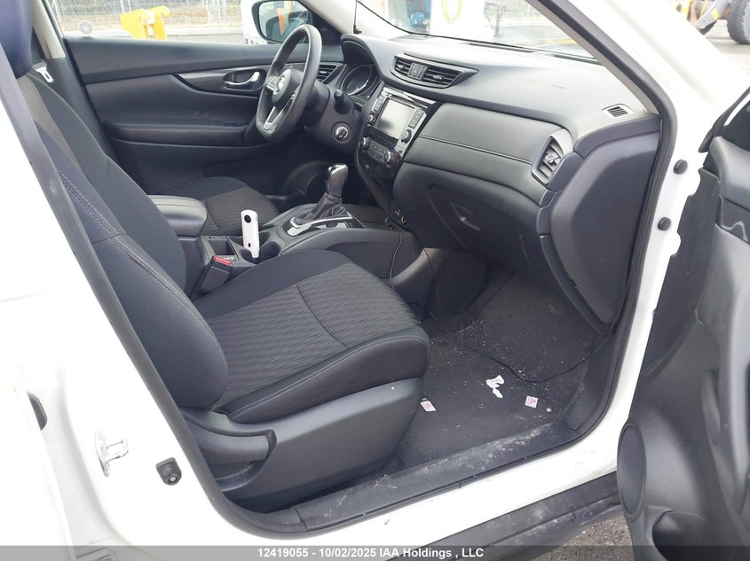 5N1AT2MV2JC747575 2018 NISSAN ROGUE photo no. 5