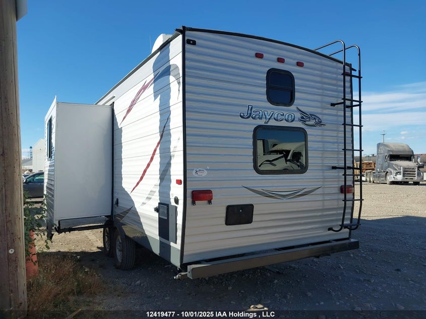 1UJBJ0BM9F7TF0180 2015   photo no. 3