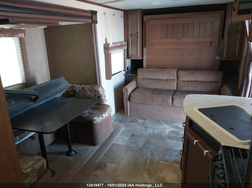 1UJBJ0BM9F7TF0180 2015   photo no. 5