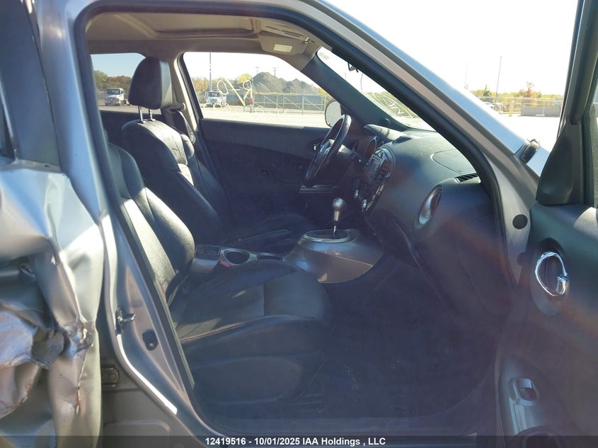 JN8AF5MV6BT005697 2011 NISSAN JUKE photo no. 5