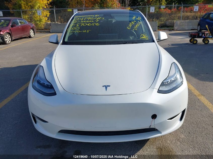 2022 Tesla Model Y Long Range VIN: 7SAYGAEEXNF570656 Lot: 12419640