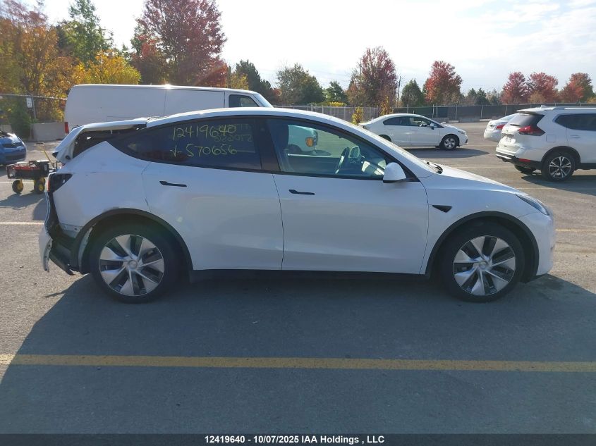 2022 Tesla Model Y Long Range VIN: 7SAYGAEEXNF570656 Lot: 12419640