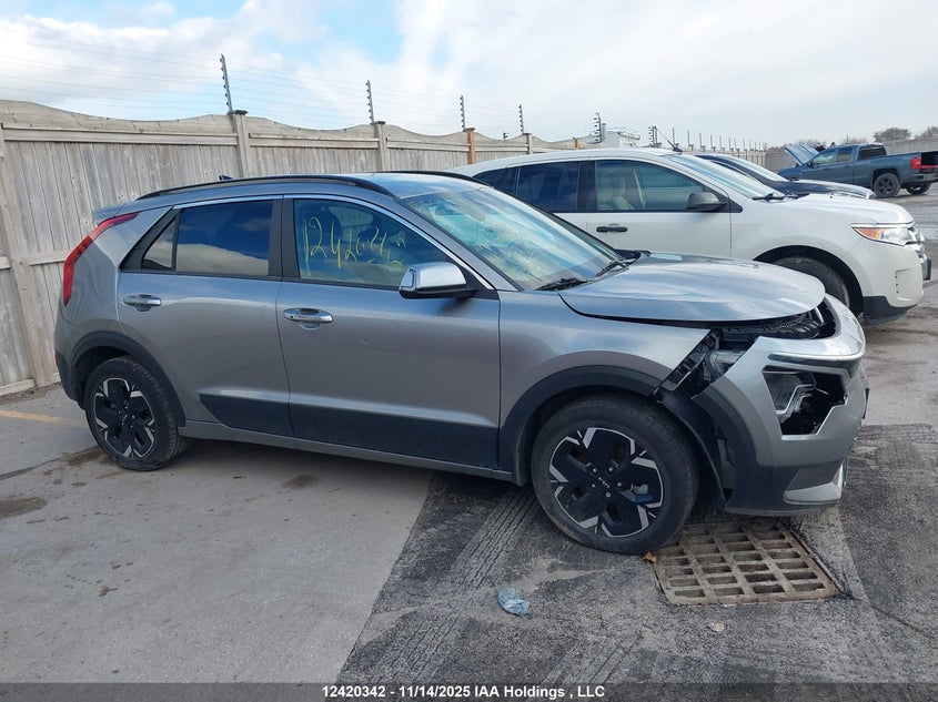 KNDCR3L16P5070673 2023 KIA NIRO photo no. 14