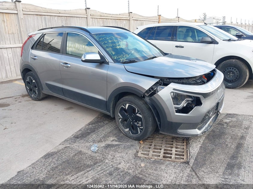 KNDCR3L16P5070673 2023 KIA NIRO photo no. 21