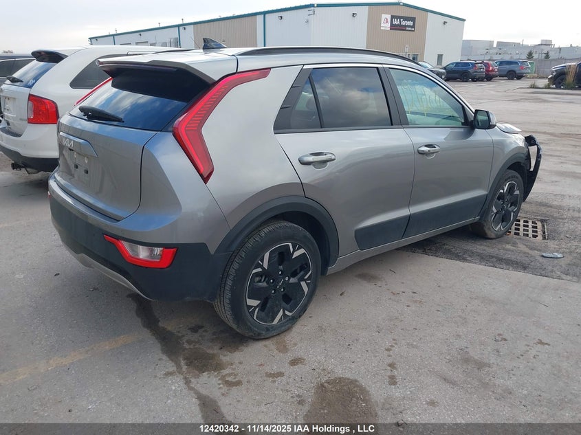 KNDCR3L16P5070673 2023 KIA NIRO photo no. 4