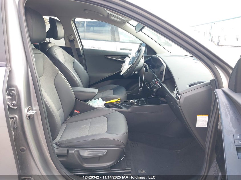 KNDCR3L16P5070673 2023 KIA NIRO photo no. 5