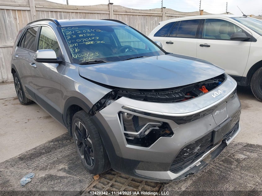 KNDCR3L16P5070673 2023 KIA NIRO photo no. 6