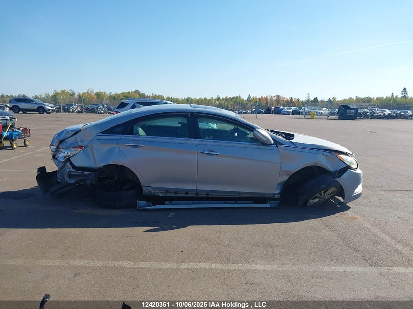 5NPEC4AC0BH215543 2011 HYUNDAI SONATA photo no. 14