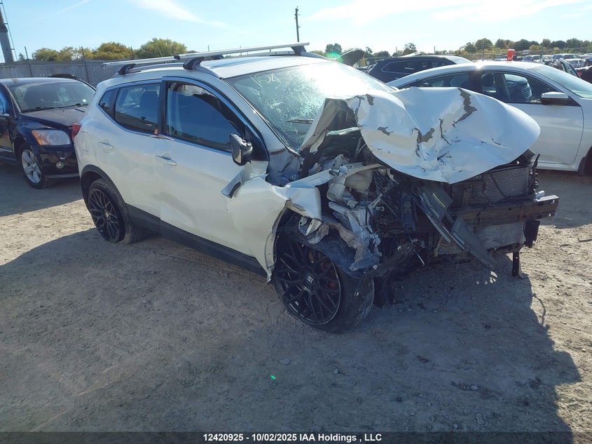 JN1BJ1CR4JW262272 2018 Nissan Qashqai S/Sl/Sv auction photo 1