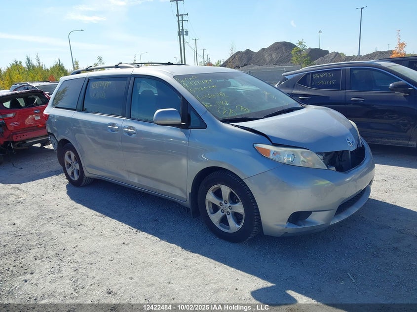 5TDKK3DC1FS569762 2015 Toyota Sienna auction photo 1