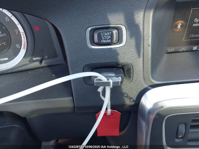 2011 Volvo S60 T6 VIN: YV1902FH7B2011076 Lot: 12422977