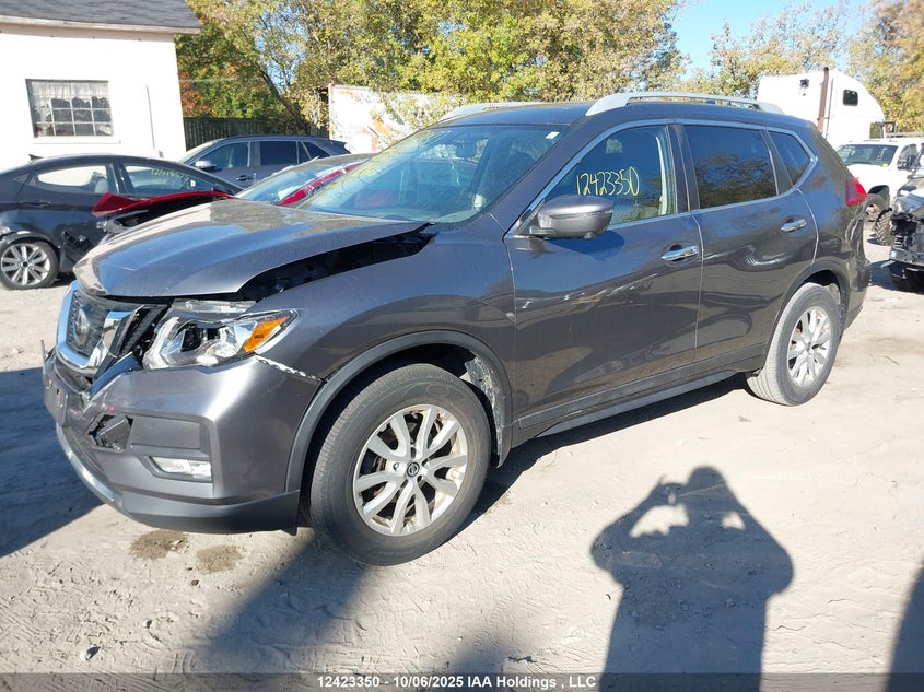 5N1AT2MVXJC845950 2018 NISSAN ROGUE photo no. 2