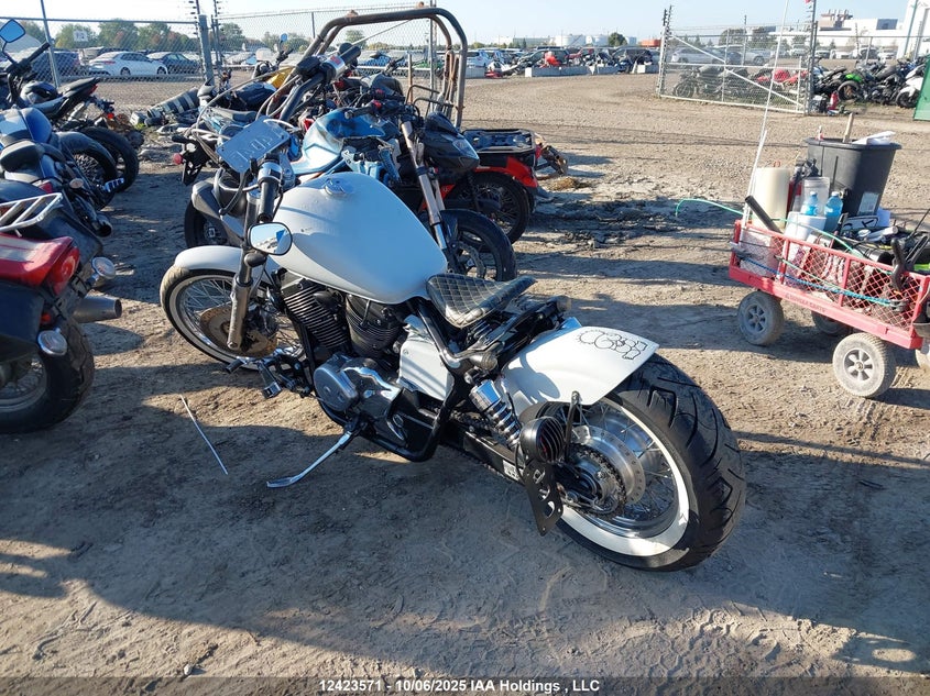 JH2RC44D41K600715 2001 HONDA VT photo no. 3