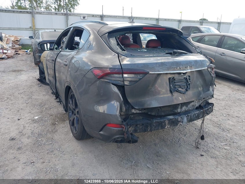 ZN661XUA0NX389027 2022 MASERATI LEVANTE photo no. 3