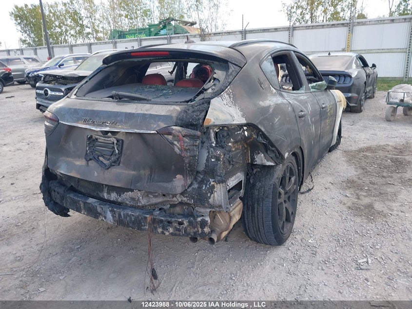 ZN661XUA0NX389027 2022 MASERATI LEVANTE photo no. 4