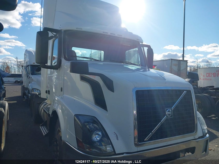 4V4NC9EG9GN935770 2016 Volvo Vn L auction photo 1
