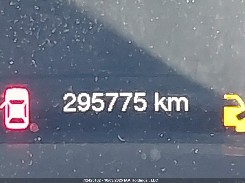 2014 Jeep Cherokee Latitude VIN: 1C4PJMCBXEW323170 Lot: 12425102