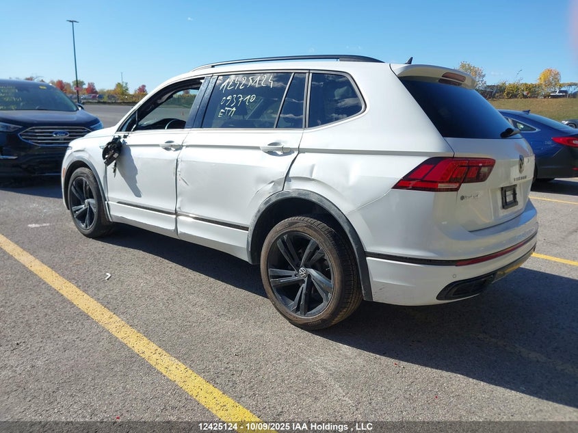 3VV8B7AX7PM093710 2023 VOLKSWAGEN TIGUAN photo no. 3
