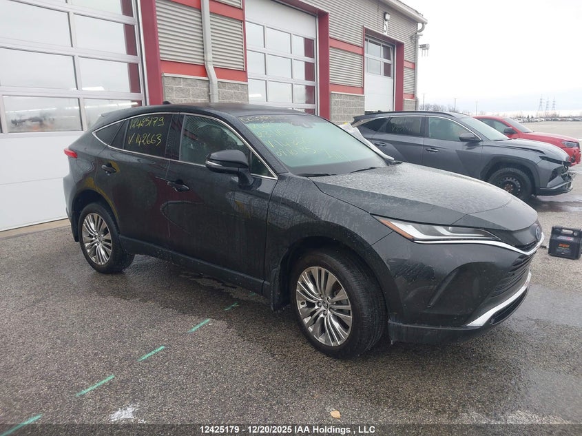 JTEAAAAH5PJ142663 2023 Toyota Venza Le/Xle/Limited/Night Shade auction photo 1