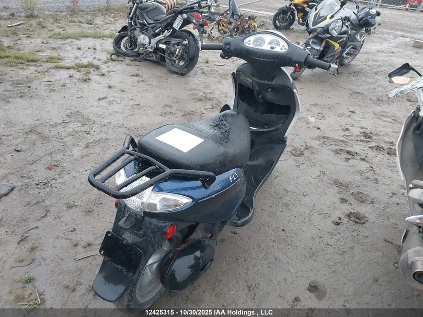 ZAPM578FXA4000214 2009 PIAGGIO  photo no. 4