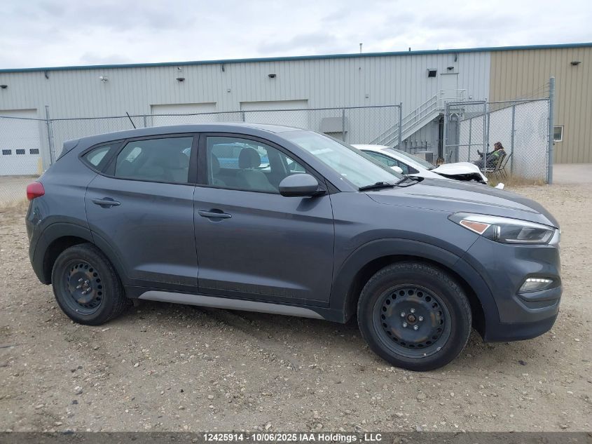 2017 Hyundai Tucson Se VIN: KM8J2CA44HU579186 Lot: 12425914