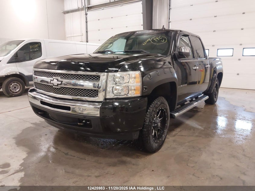 3GCPKSE32BG409073 2011 CHEVROLET SILVERADO photo no. 2