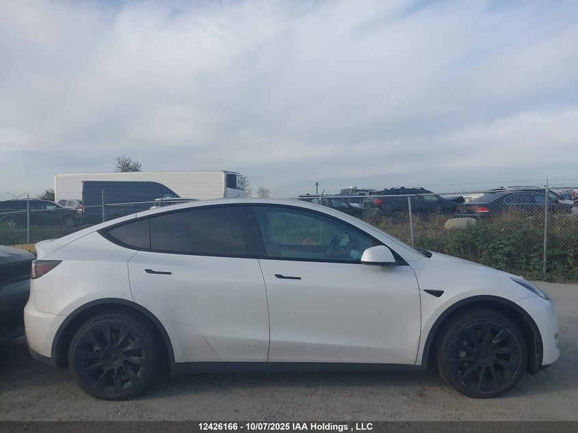 2022 Tesla Model Y Long Range VIN: 7SAYGDEE3NF461246 Lot: 12426166