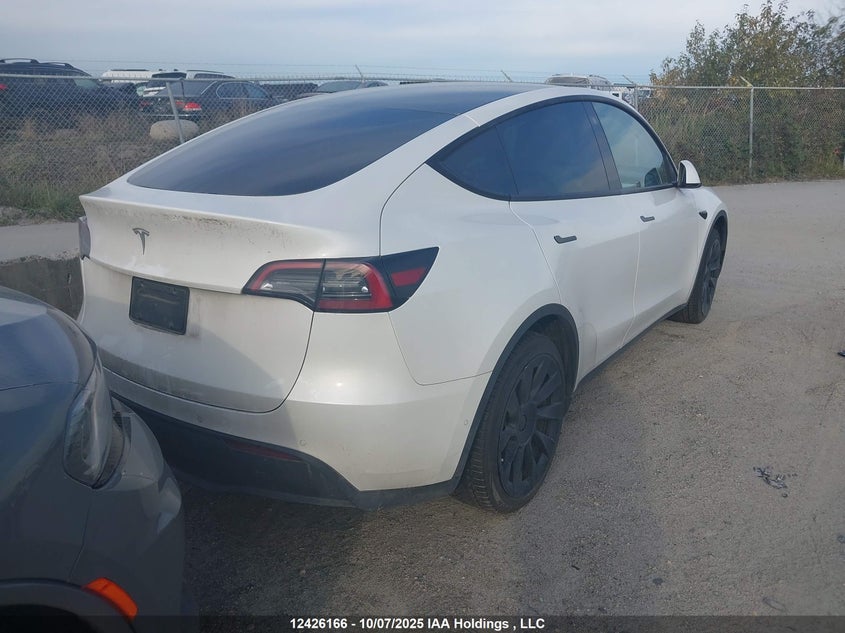 7SAYGDEE3NF461246 2022 TESLA MODEL Y photo no. 4