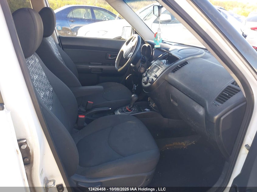 KNDJT2A21B7711076 2011 KIA SOUL photo no. 5