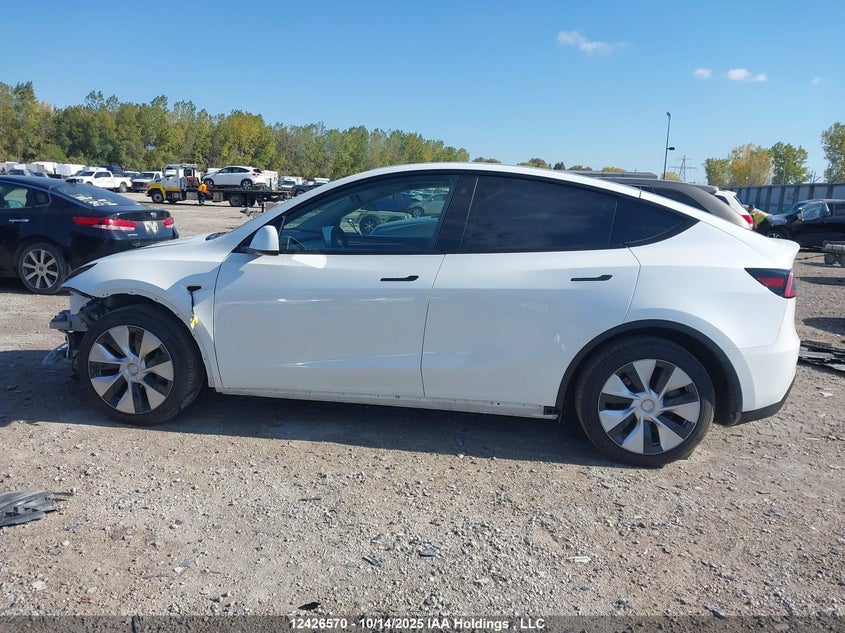 2023 Tesla Model Y VIN: 7SAYGDEE0PF772605 Lot: 12426570