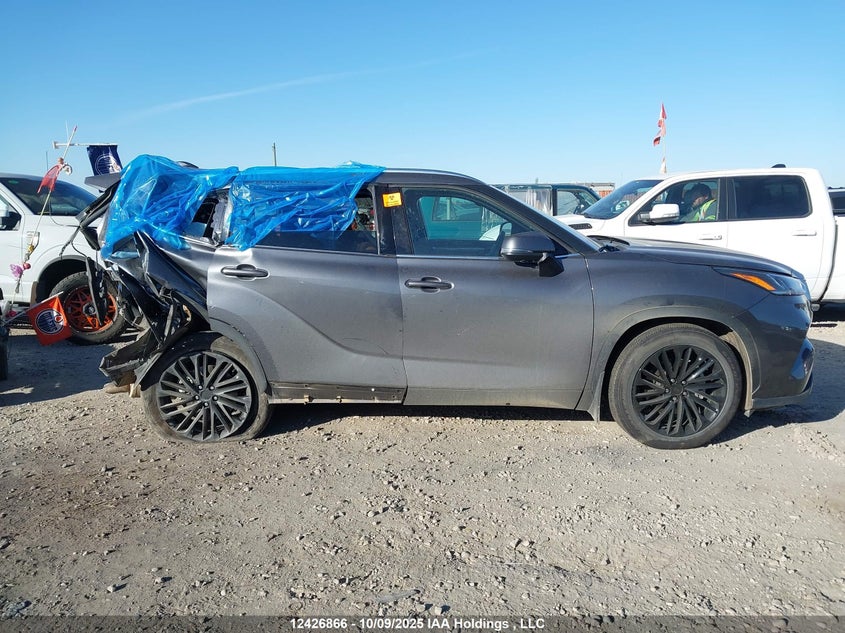 5TDKDRBH4RS529241 2024 TOYOTA HIGHLANDER photo no. 14