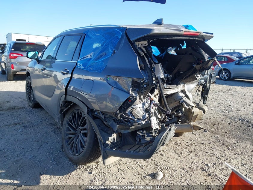 5TDKDRBH4RS529241 2024 TOYOTA HIGHLANDER photo no. 3