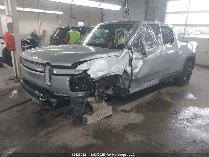 7FCTGAAA0RN032849 2024 RIVIAN R1T photo no. 2